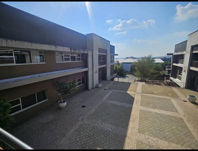 4,730M² OFFICE FOR SALE IN LONGMEADOW